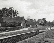 LHG01_0026 Kingswood lock house